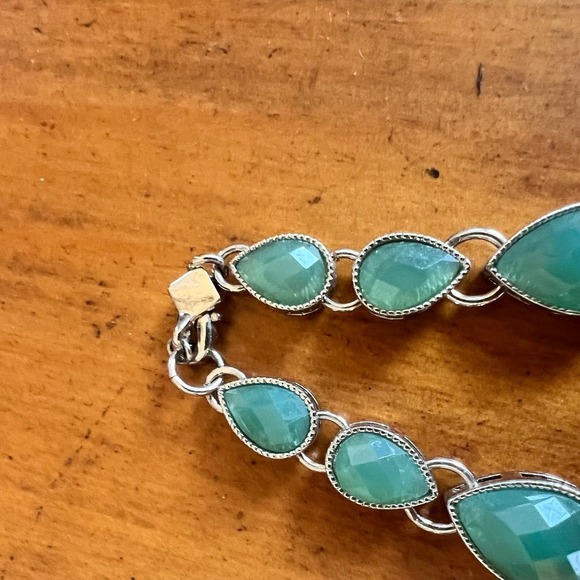 Banana Republic Green Teardrop Faceted Acrylic Bead Bib Chain Link Necklace - Picture 5 of 7